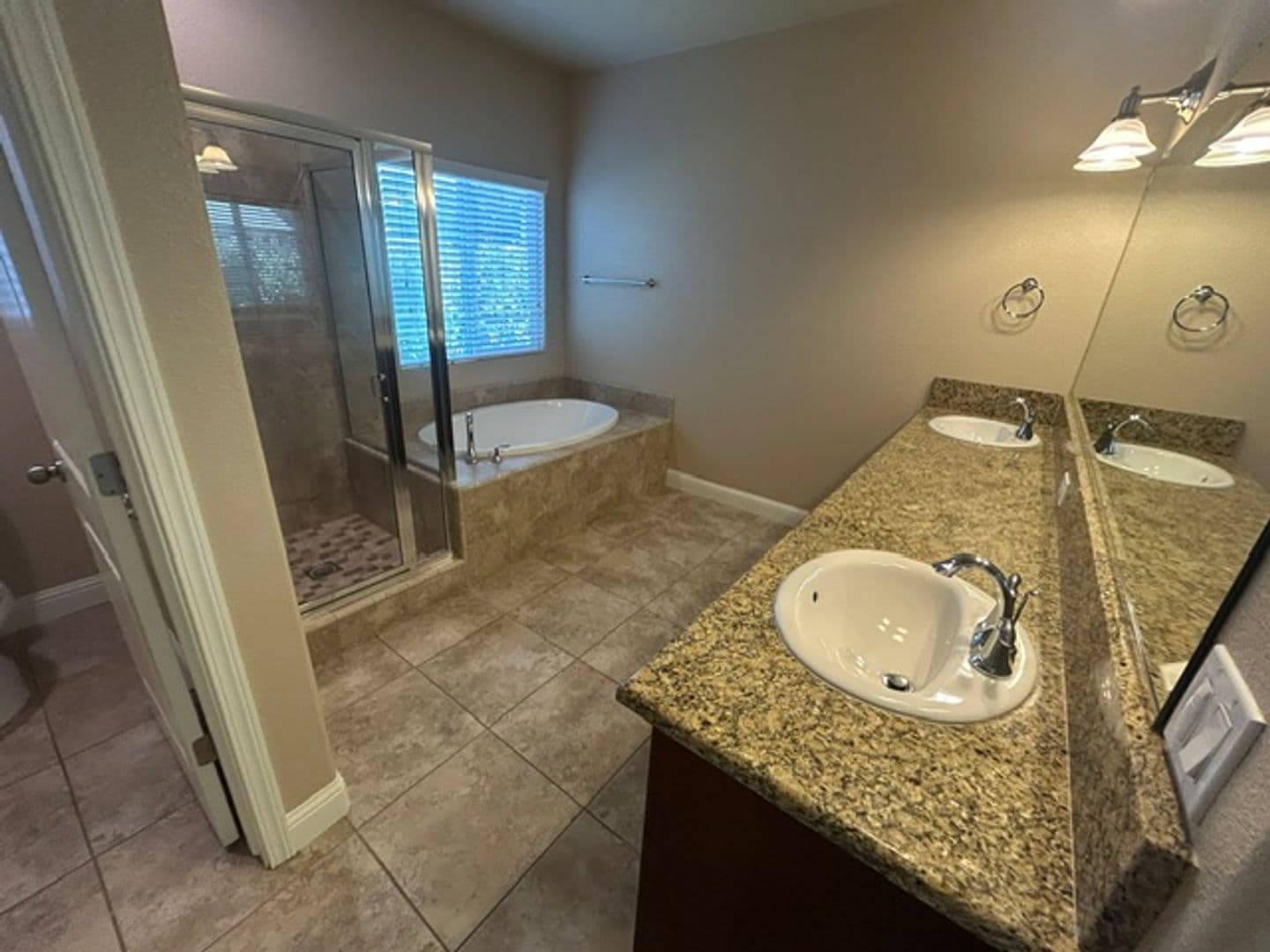 Visalia House: 3731 W Vine Ave