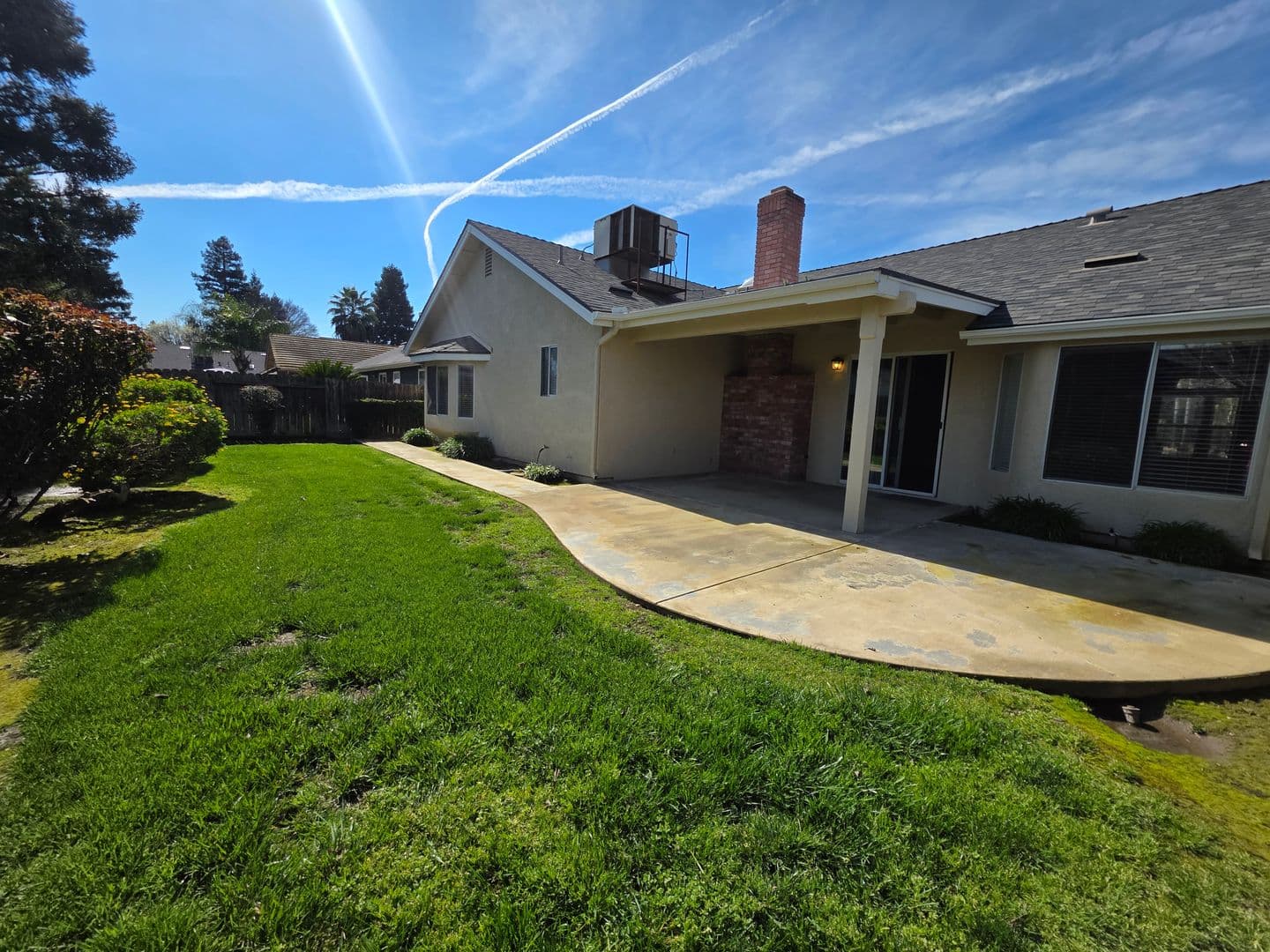 Visalia House: 444 N. Tommy St