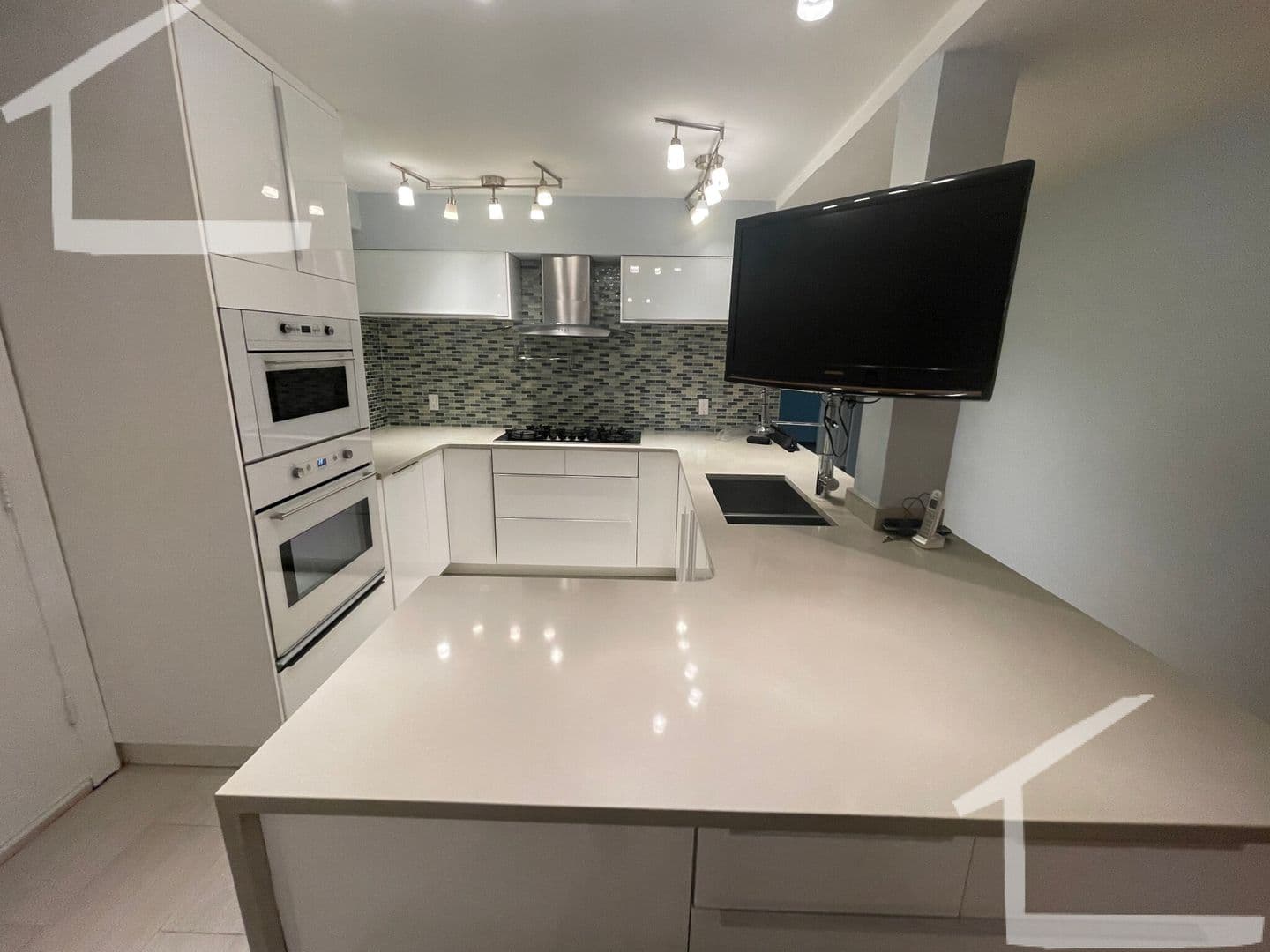Chestnut Hill House: 57 Broadlawn Park