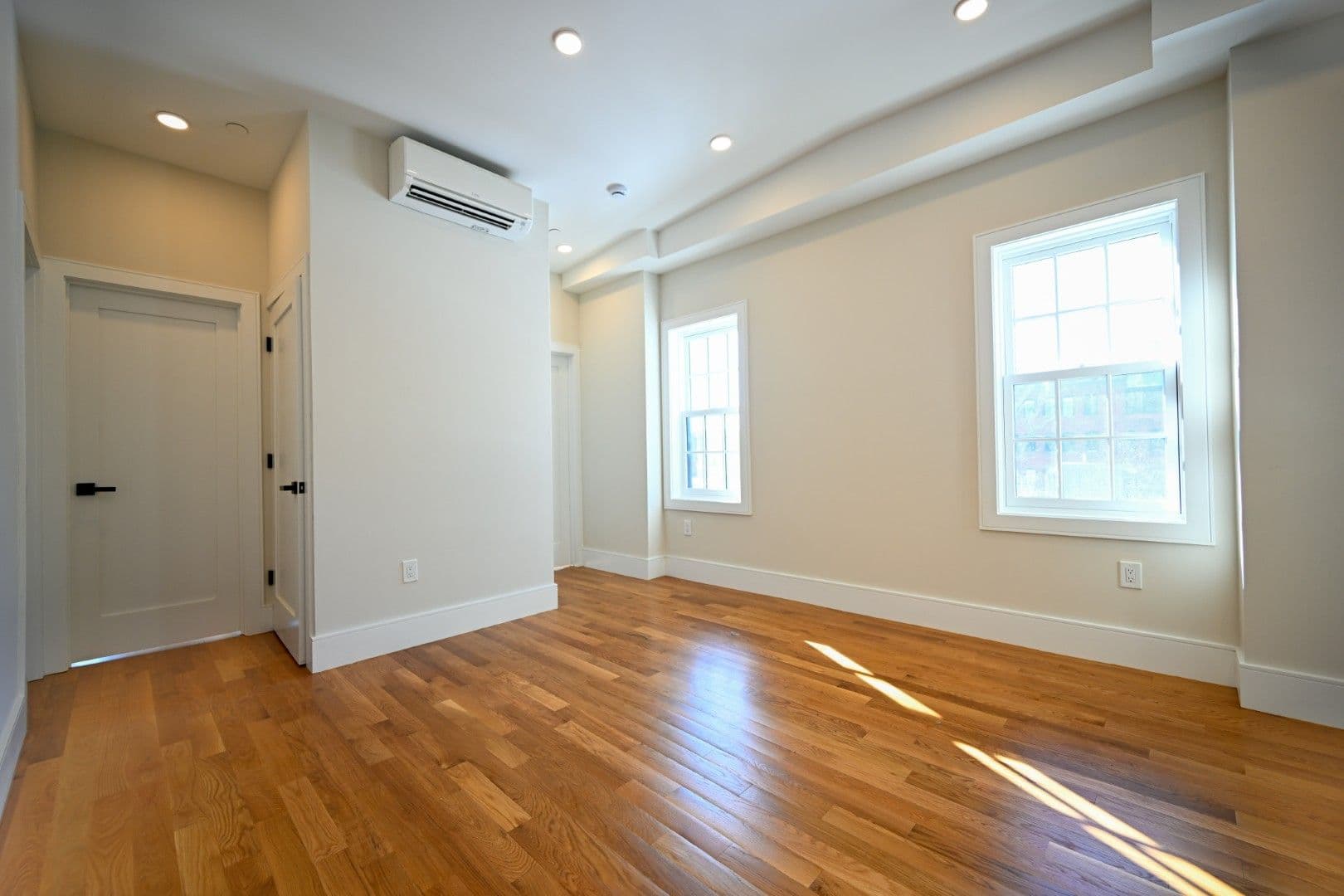 Boston Apartment: 18 Winchester Street