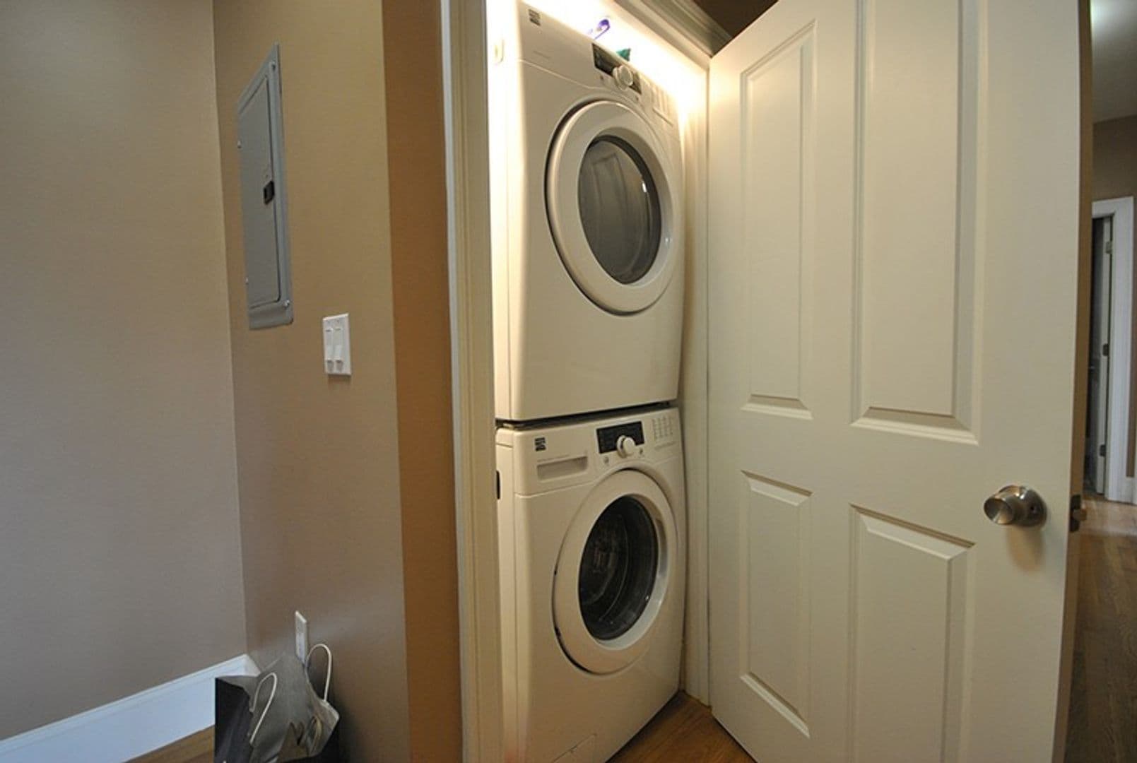 Brookline Apartment: 1592 Beacon St