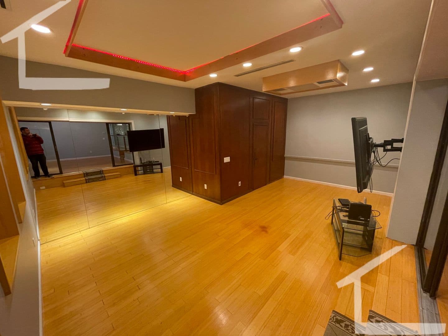 Chestnut Hill House: 57 Broadlawn Park