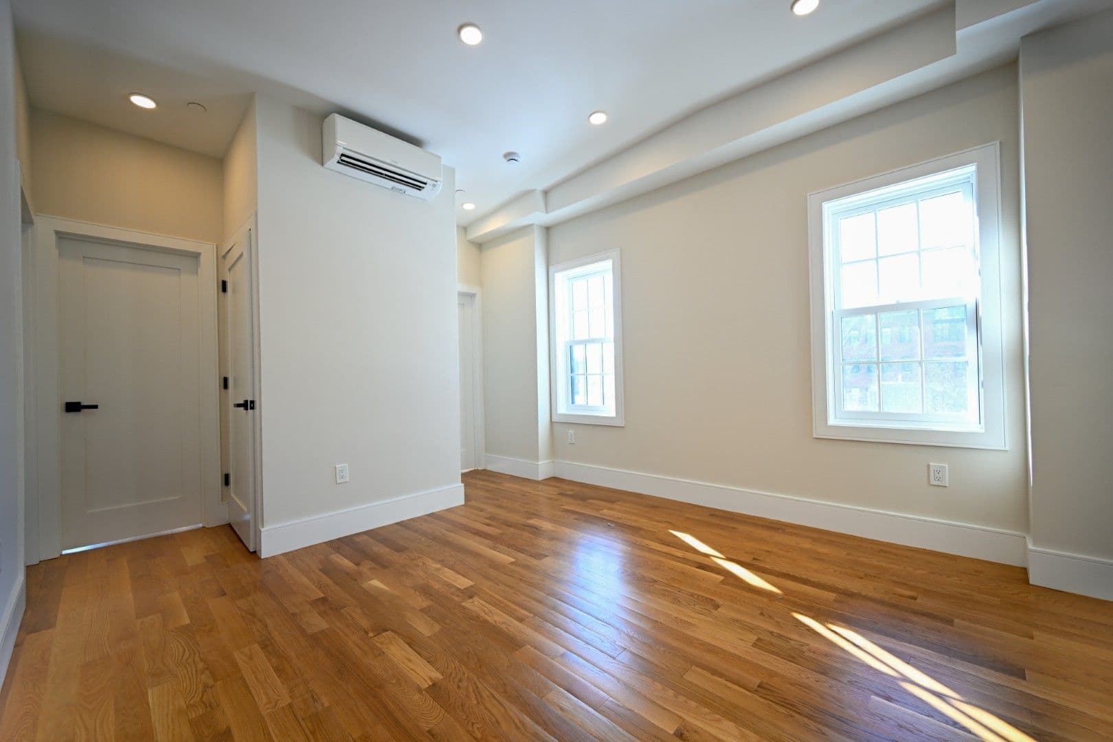 Boston Apartment: 18 Winchester Street