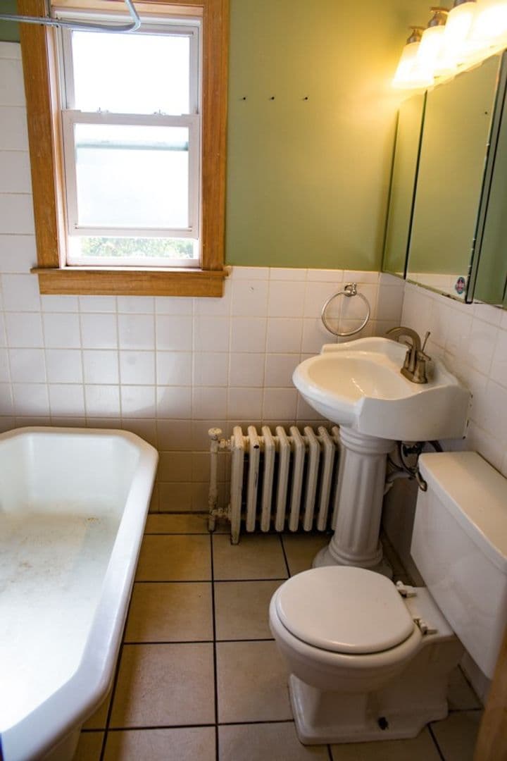 Minneapolis Apartment: 825-27 15th Ave SE
