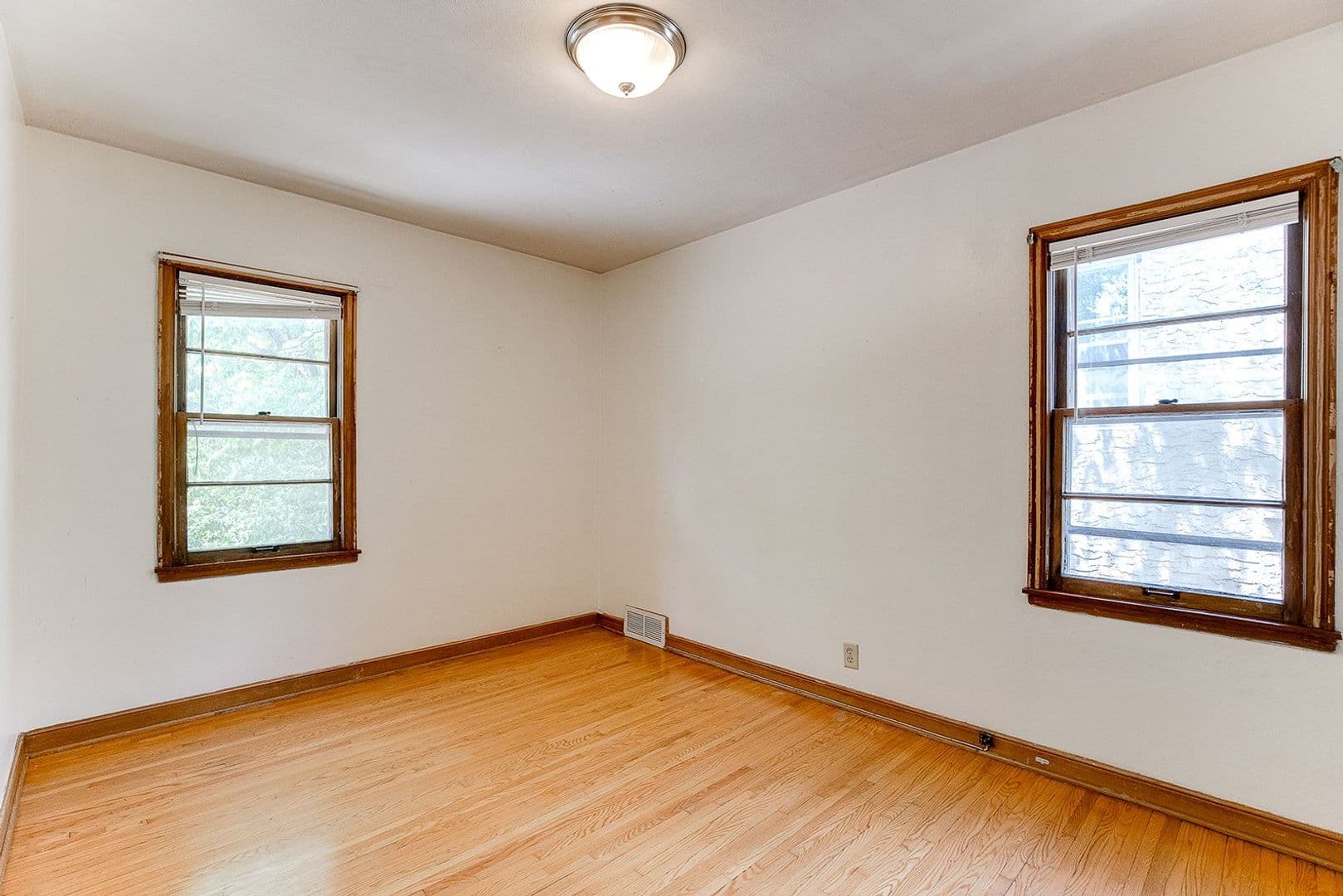 St. Paul Apartment: 865-67 Snelling Ave N