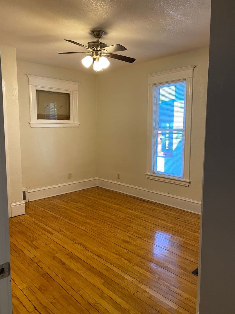 Minneapolis Apartment: 1212 Como Ave SE