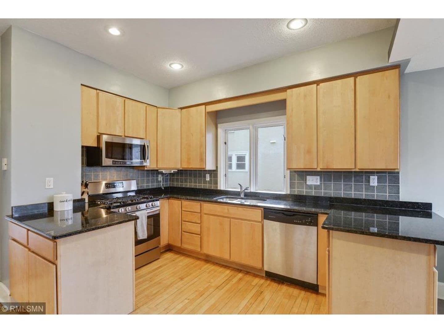 St. Paul Apartment: 1522 Minnehaha Ave W