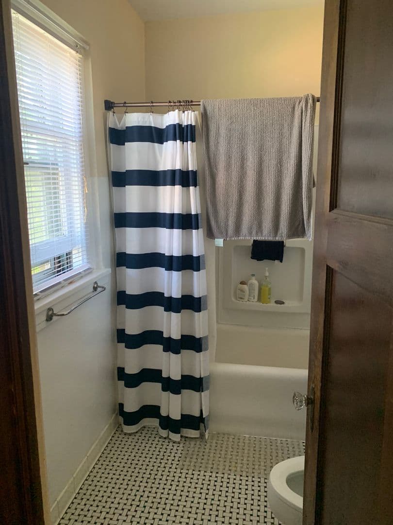 Minneapolis Apartment: 813 University Ave SE
