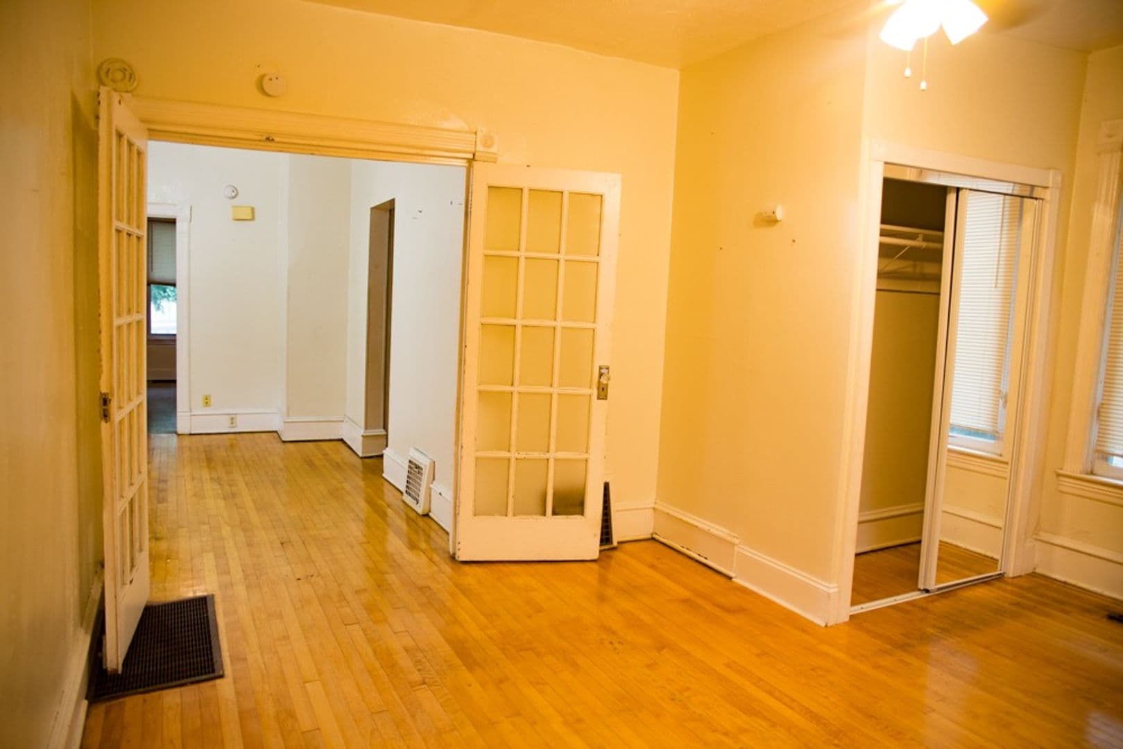 Minneapolis Apartment: 1075 24th Ave SE