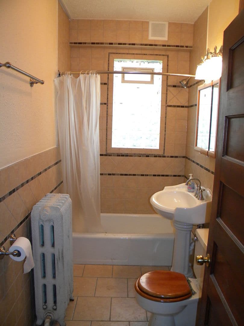 Minneapolis Apartment: 1309 E Hennepin Ave