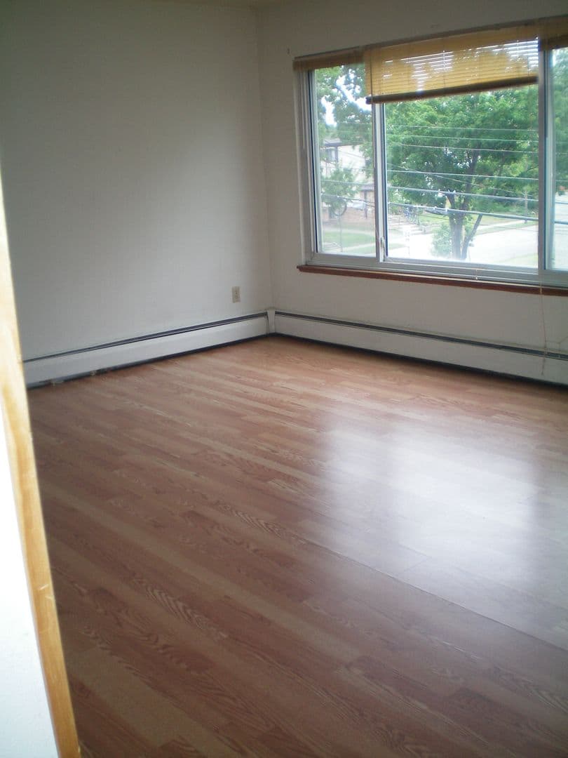 Minneapolis Apartment: 414 7th Ave SE