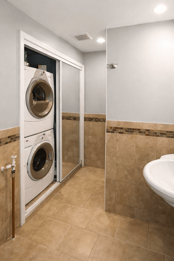 Minneapolis Apartment: 2616 Taylor St NE