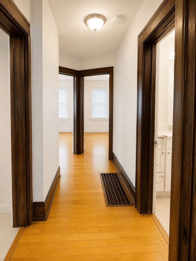 Minneapolis Apartment: 2018 Como Ave SE