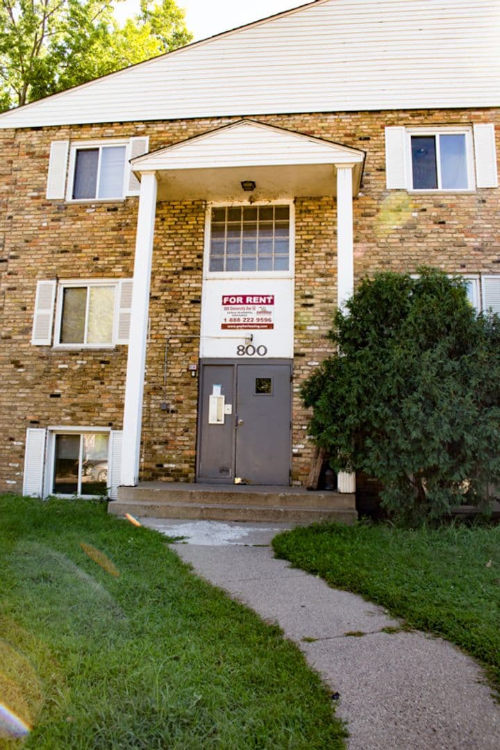Minneapolis Apartment: 800 University Ave SE