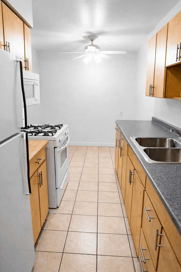 Minneapolis Apartment: 800 University Ave SE