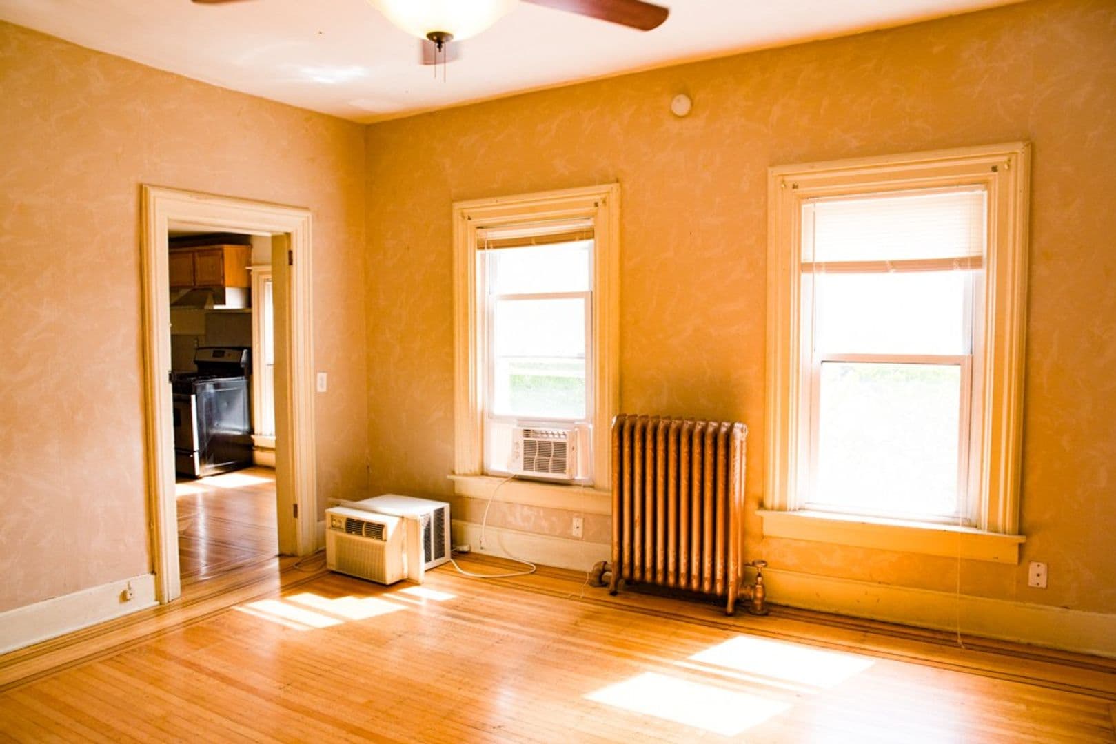 Minneapolis Apartment: 809 6th St SE