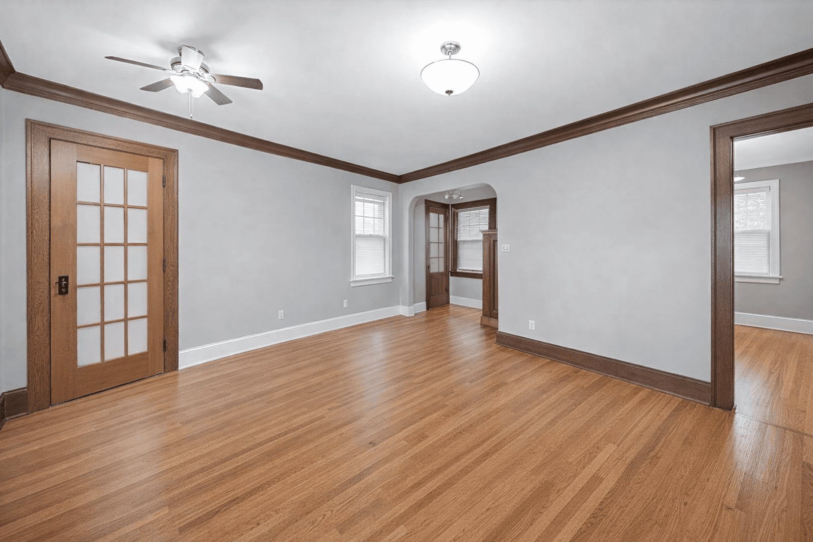 St. Paul House: 811 Snelling Ave N