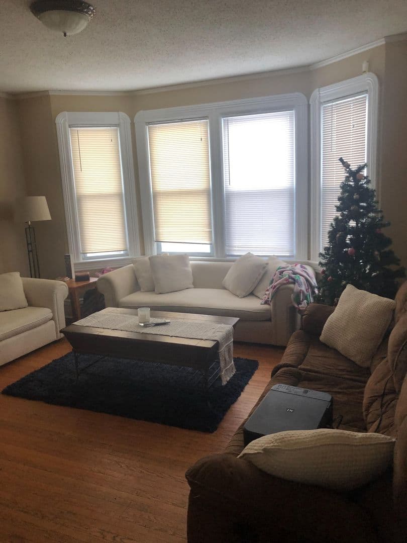 St. Paul Apartment: 225 Wilder St N