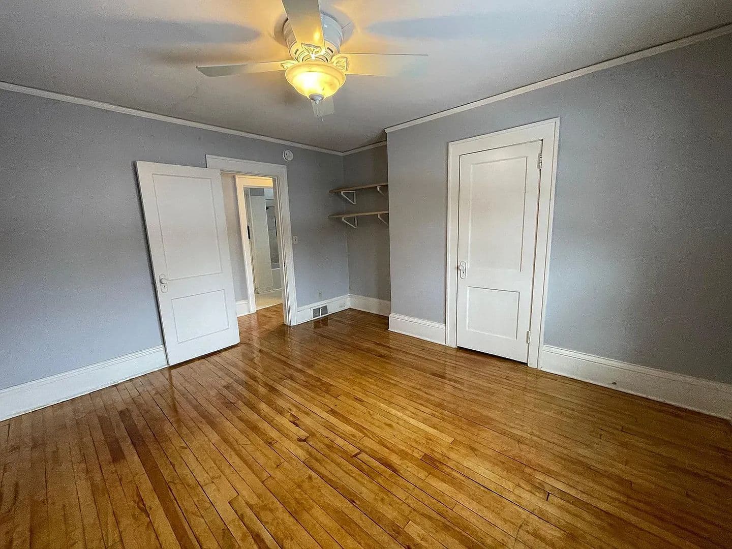 St. Paul House: 439 Snelling Ave S