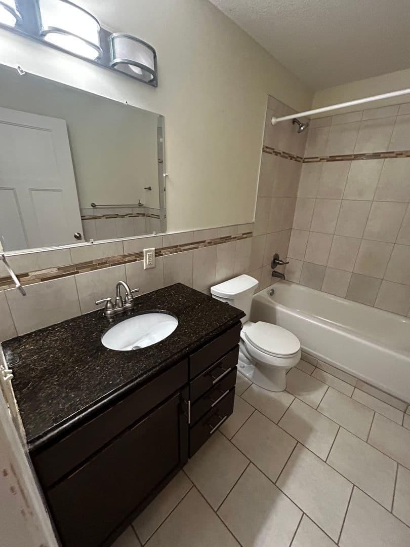 Minneapolis Apartment: 633 Ontario St SE