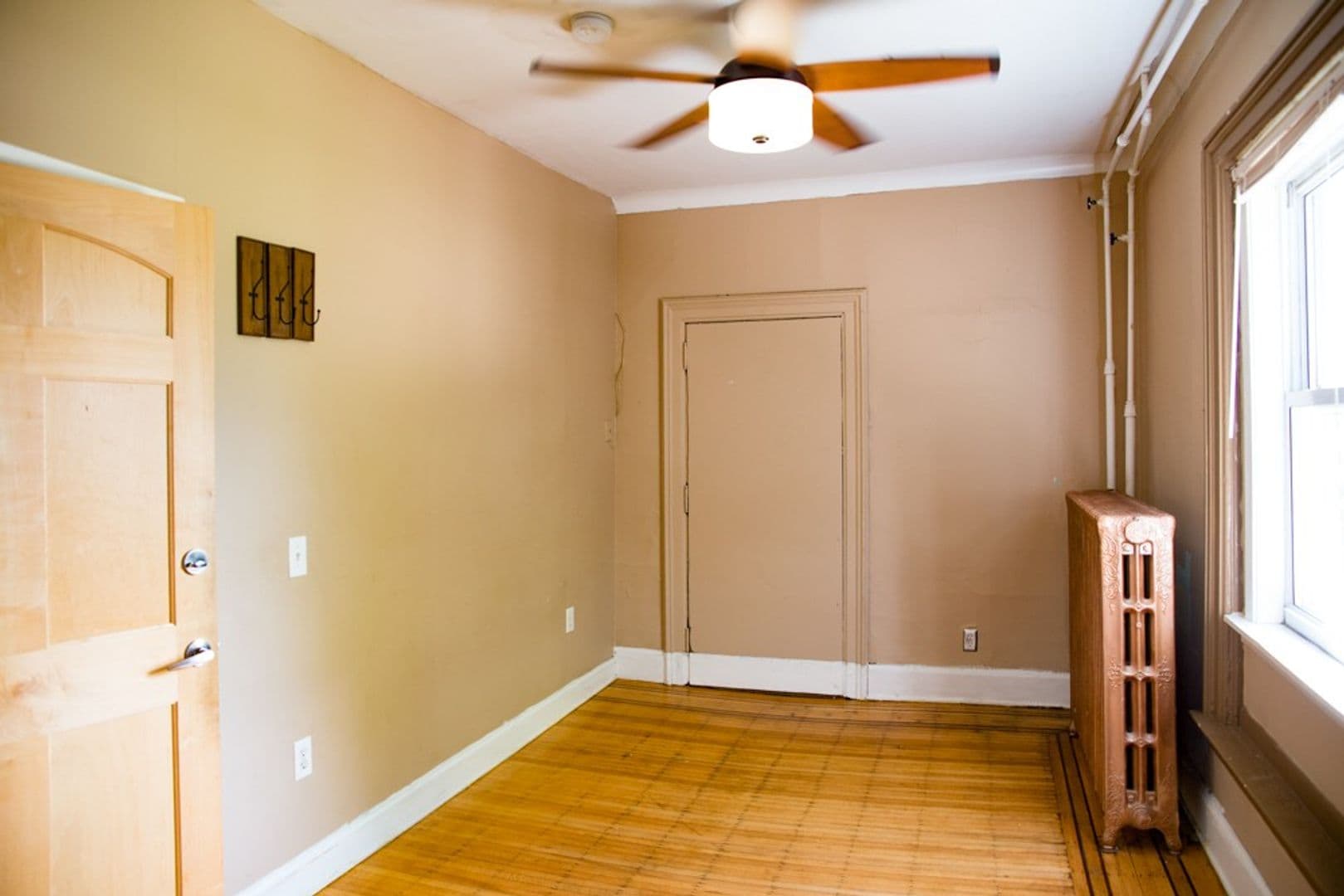 Minneapolis Apartment: 809 6th St SE