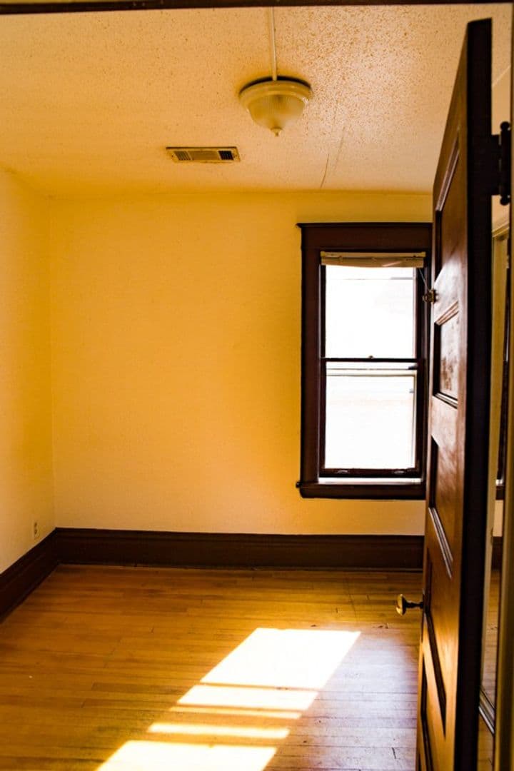 Minneapolis Apartment: 1309 E Hennepin Ave