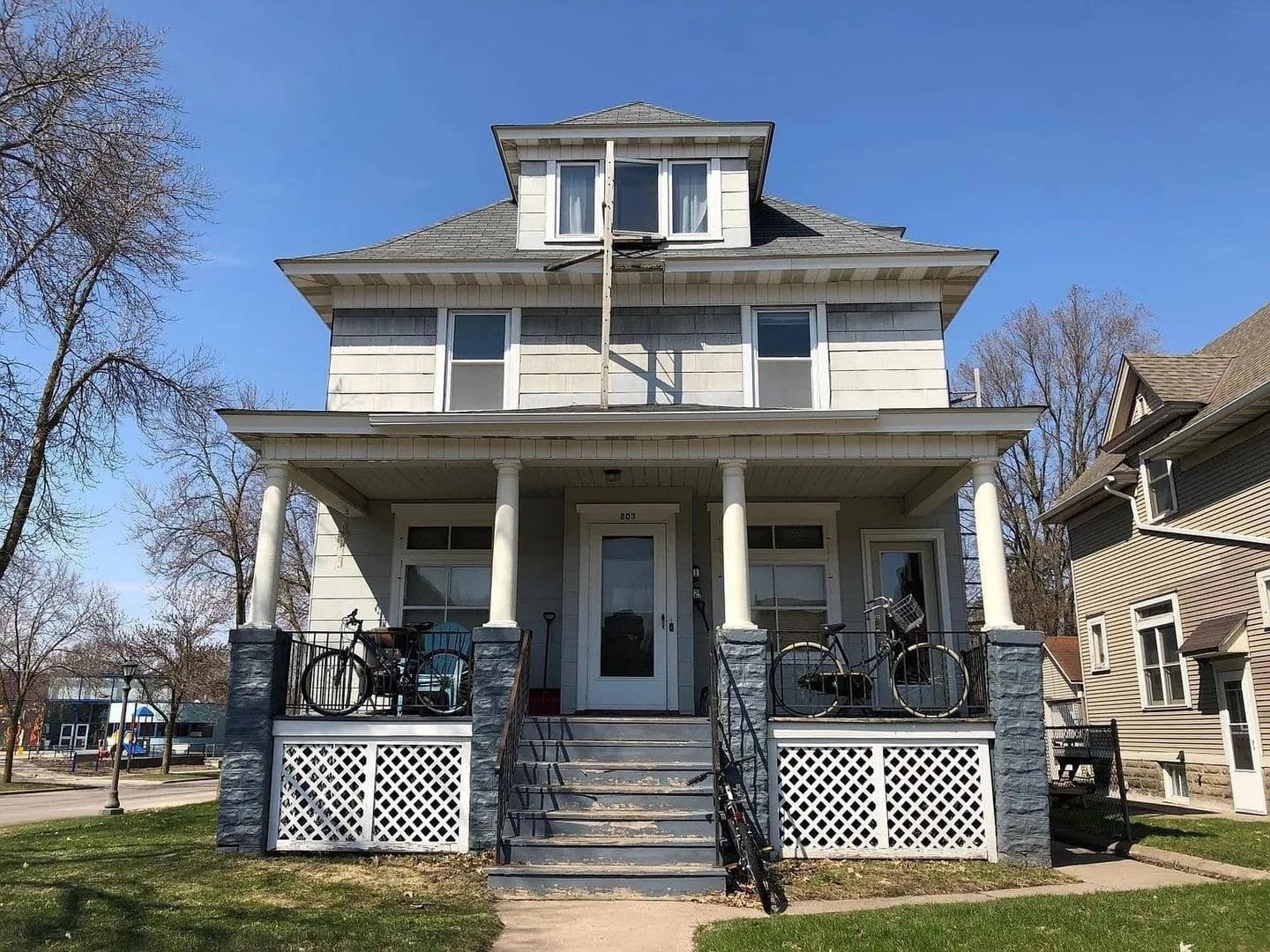 St. Paul Apartment: 803 Snelling Ave N