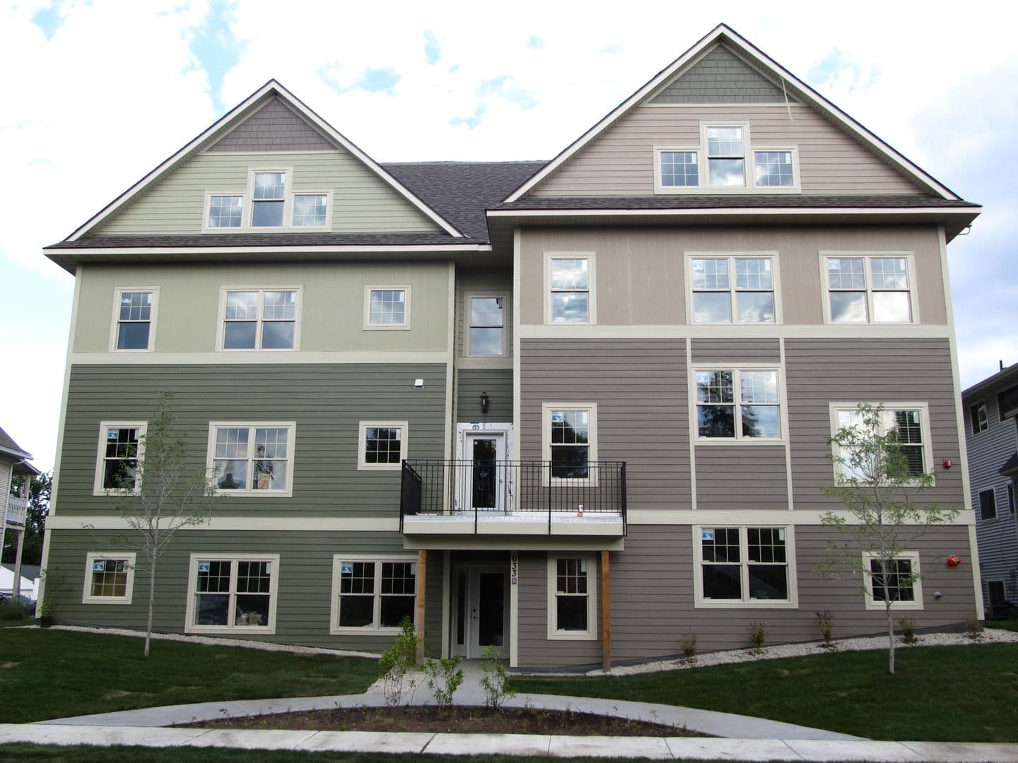 Minneapolis Apartment: 633 Ontario St SE