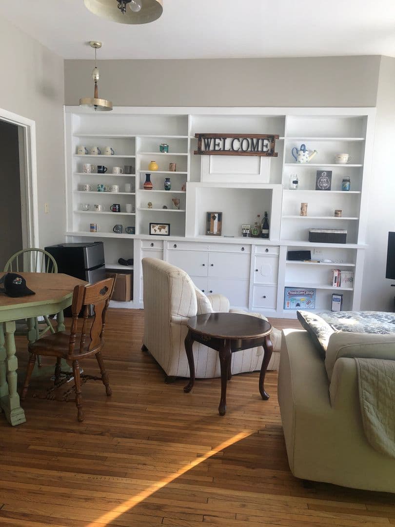 St. Paul Apartment: 1912 Roblyn Ave