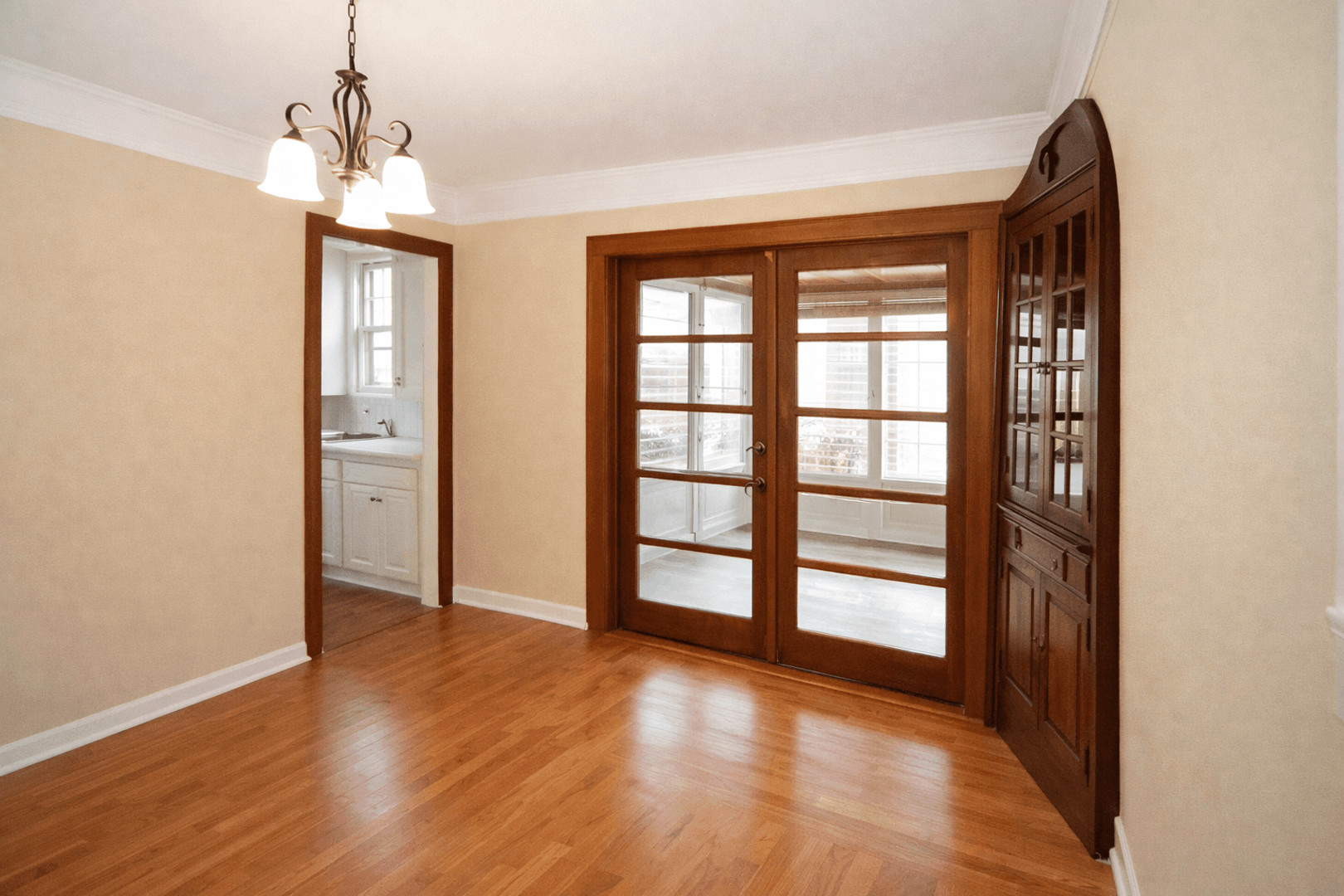 Minneapolis Apartment: 813 University Ave SE