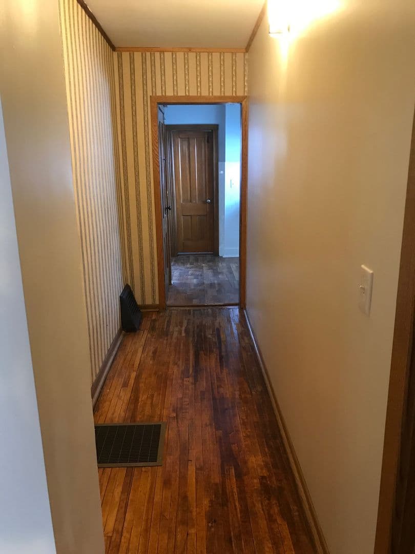 St. Paul Apartment: 1641 Hewitt Ave