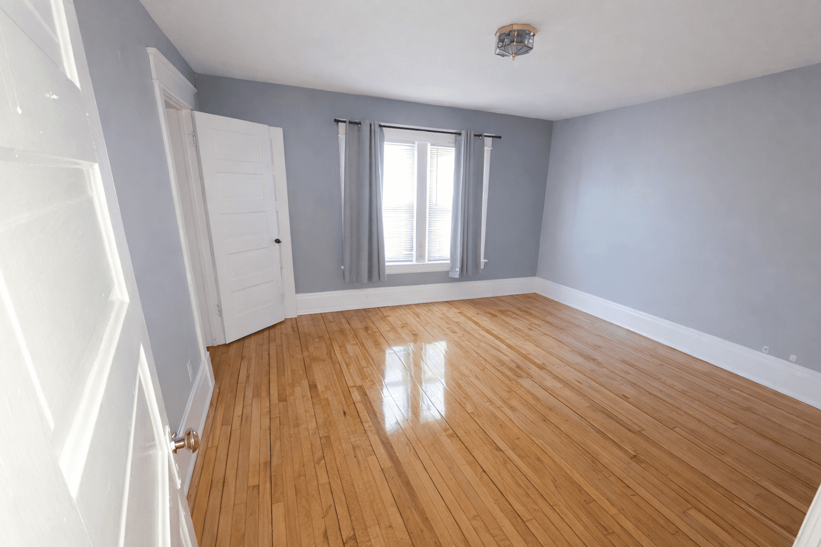 St. Paul Apartment: 427-429 Dewey St