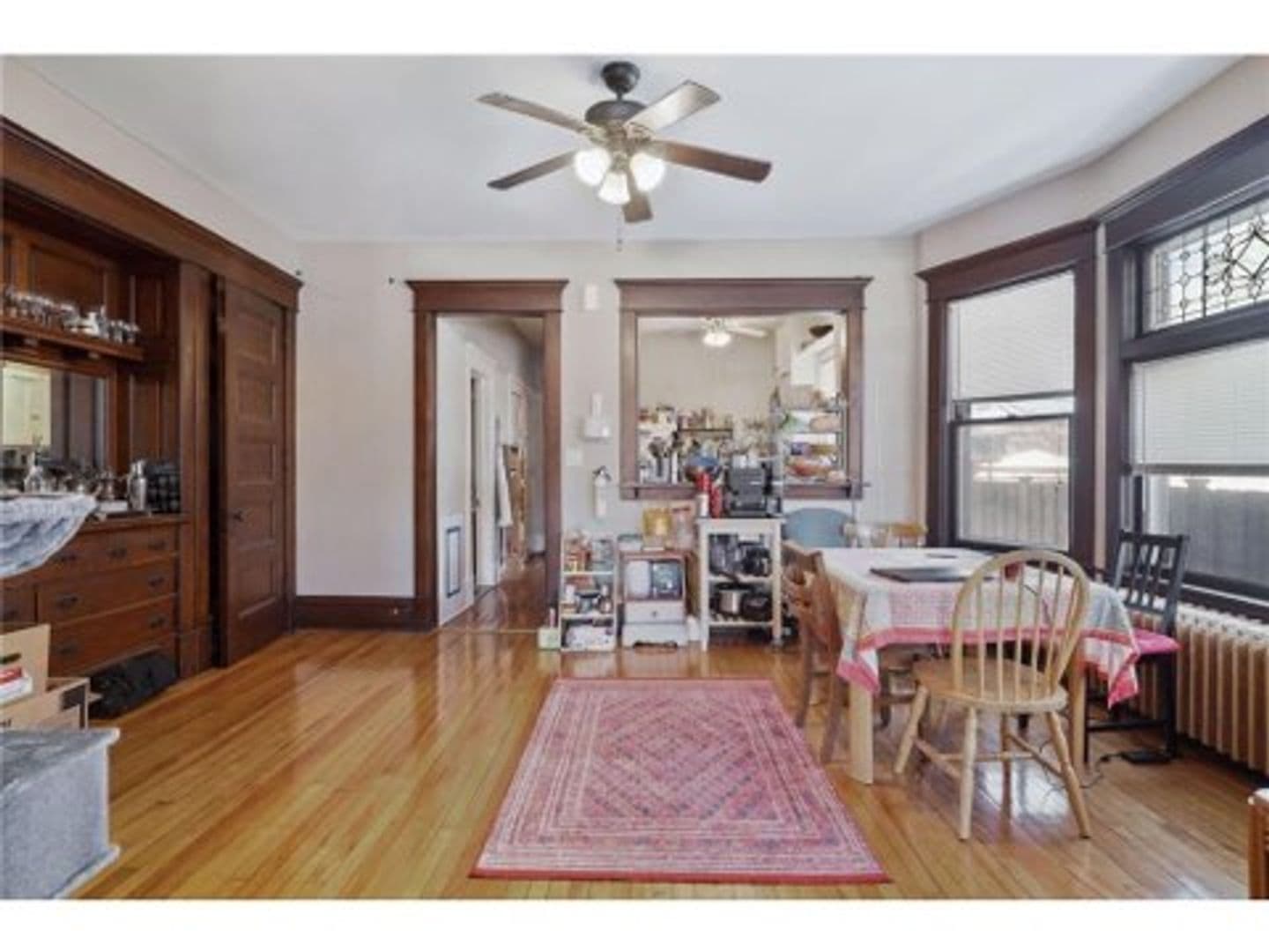 St. Paul Apartment: 1862 Roblyn Avenue