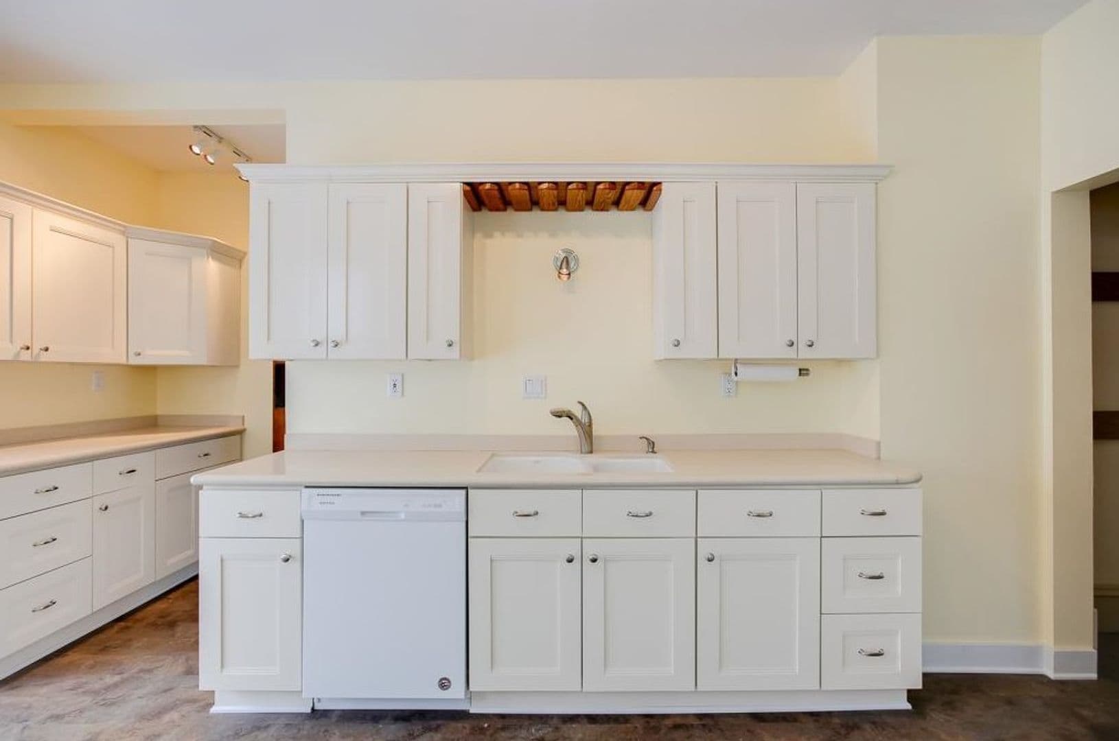 St. Paul House: 807 Snelling Ave N