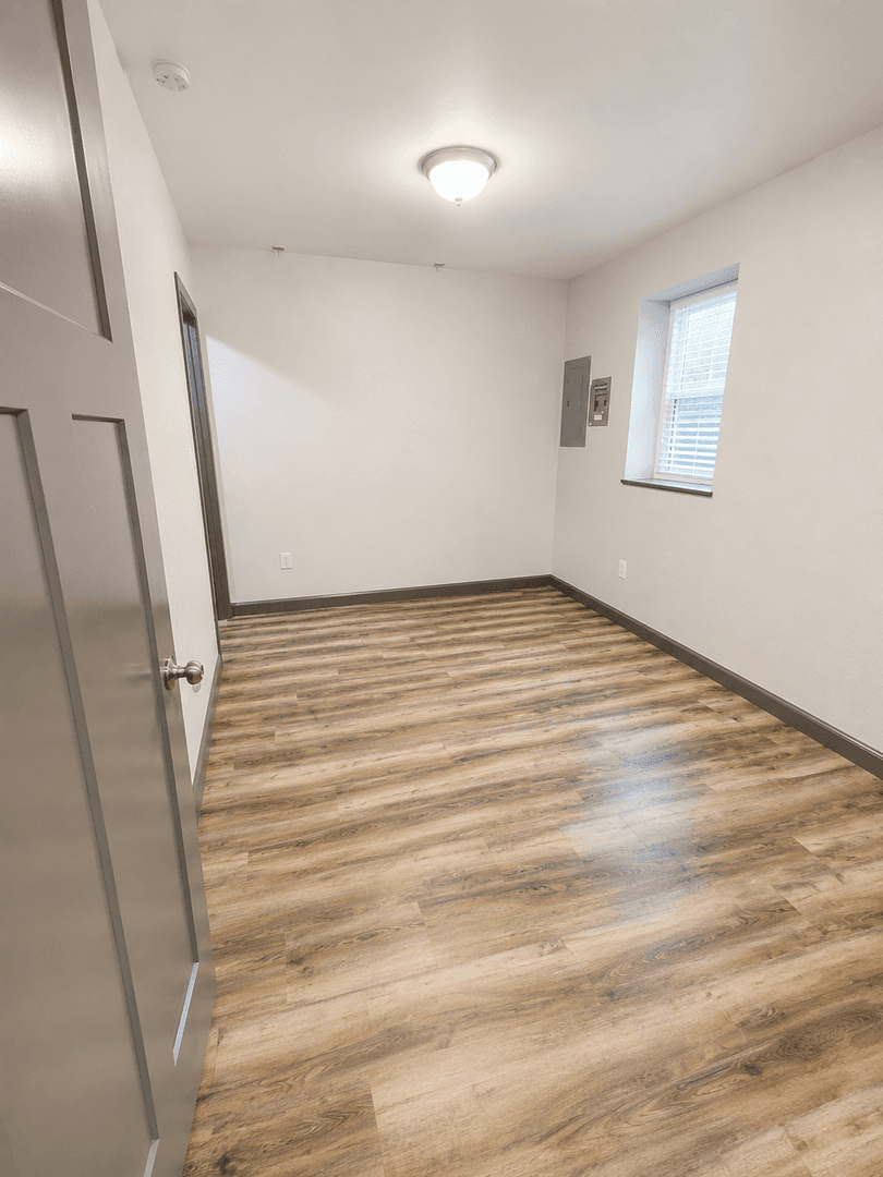 Minneapolis Apartment: 2018 Como Ave SE