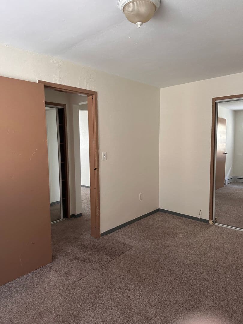 Minneapolis Apartment: 318 8th Ave SE