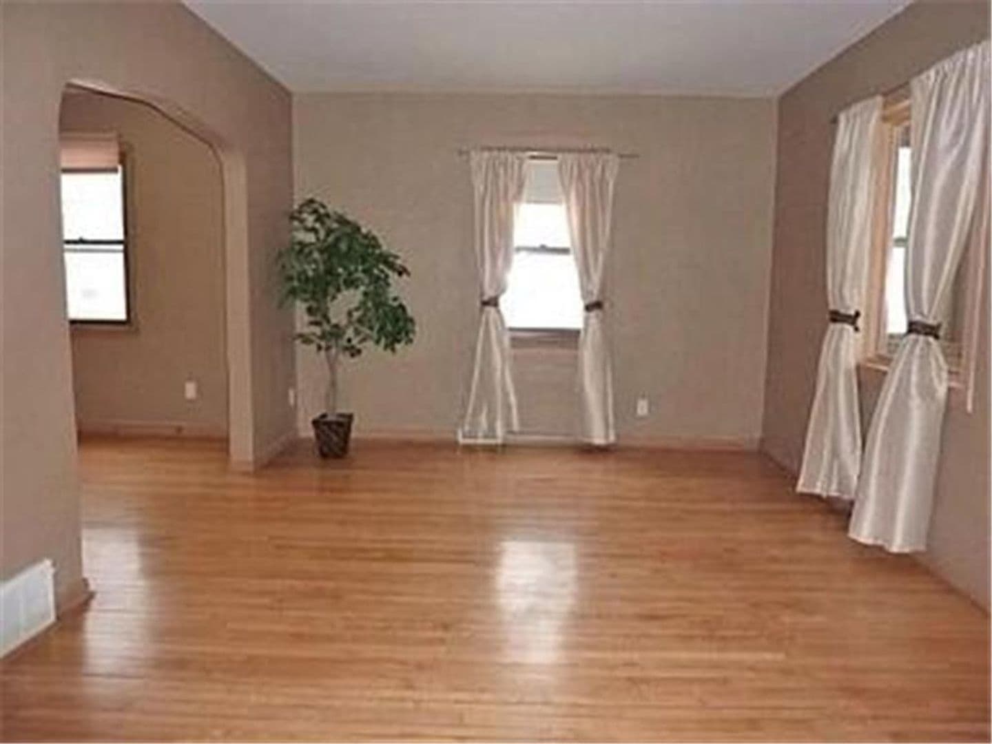 St. Paul House: 1697 Hubbard Ave