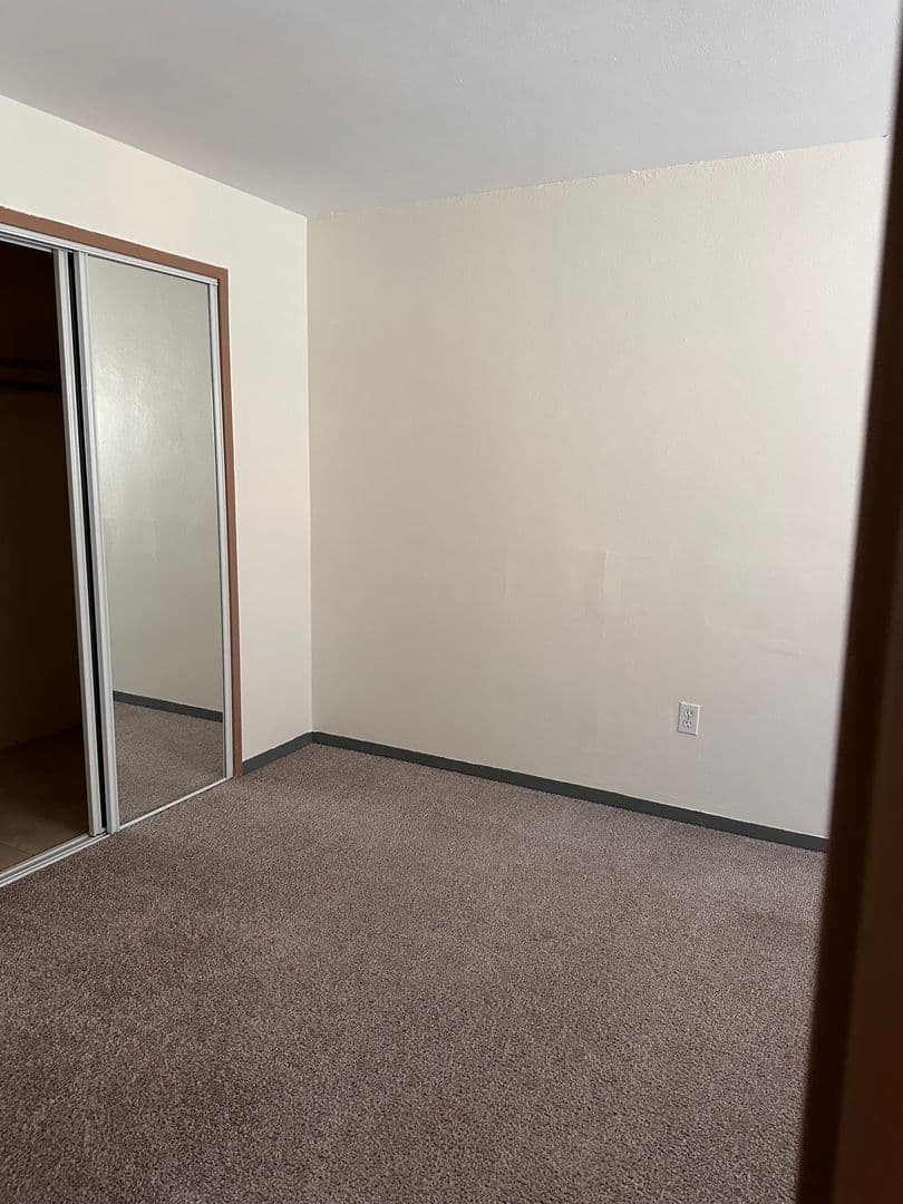 Minneapolis Apartment: 318 8th Ave SE