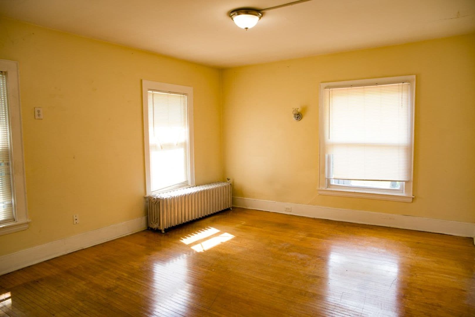 Minneapolis Apartment: 809 6th St SE
