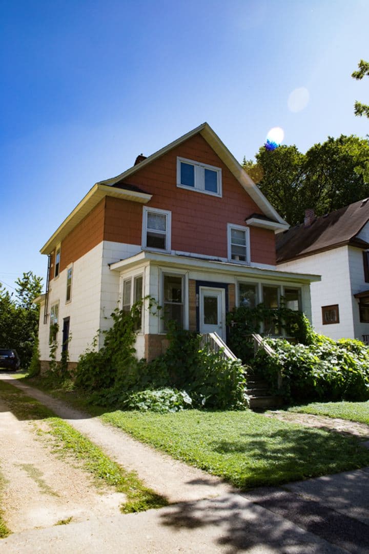 Minneapolis Apartment: 1082 16th Ave SE