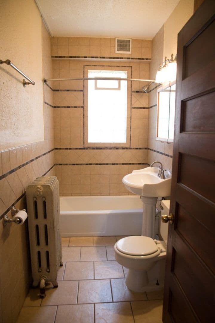 Minneapolis Apartment: 1309 E Hennepin Ave