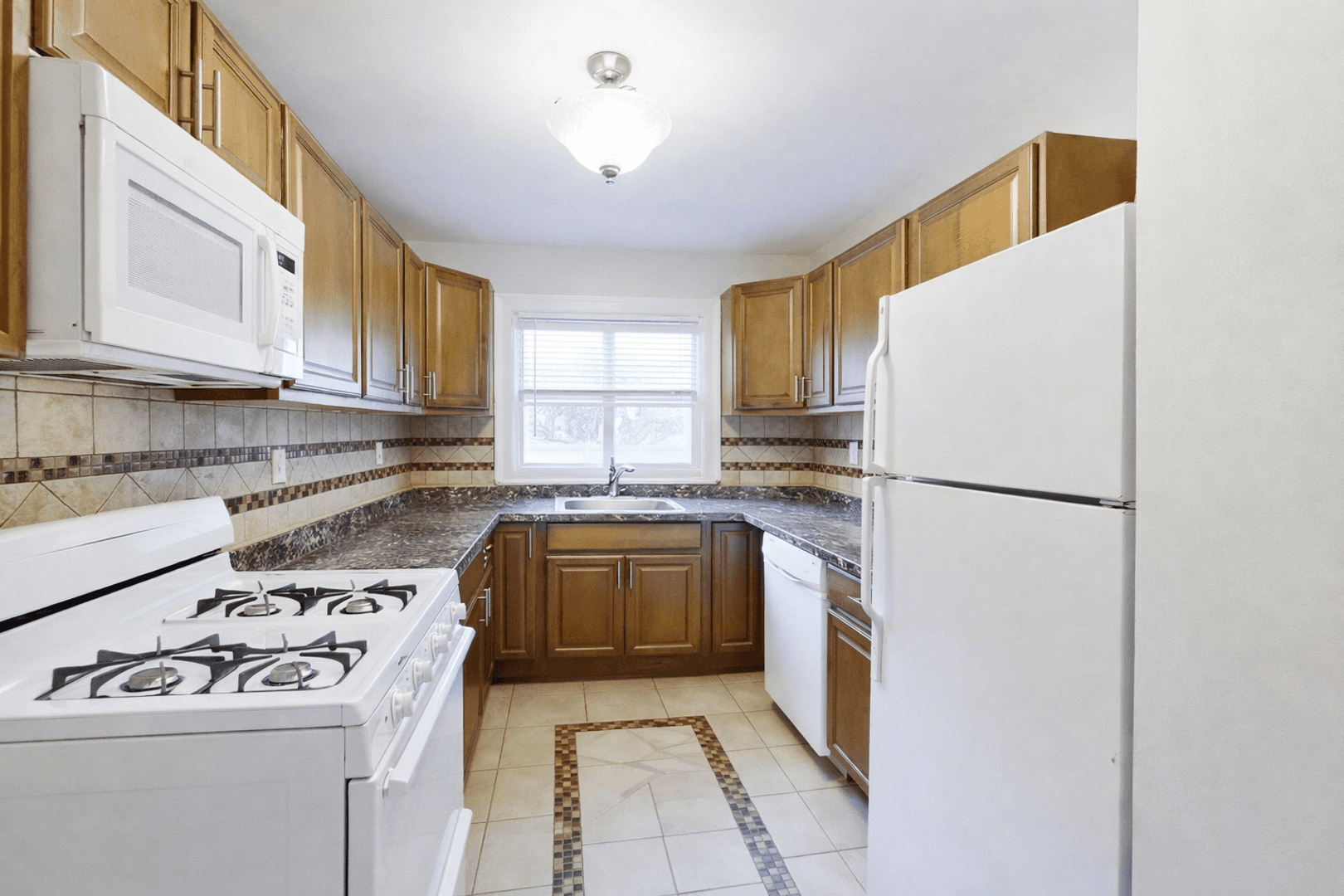 Minneapolis Apartment: 806-08 5th St SE