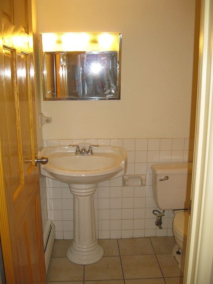 Minneapolis Apartment: 414 7th Ave SE