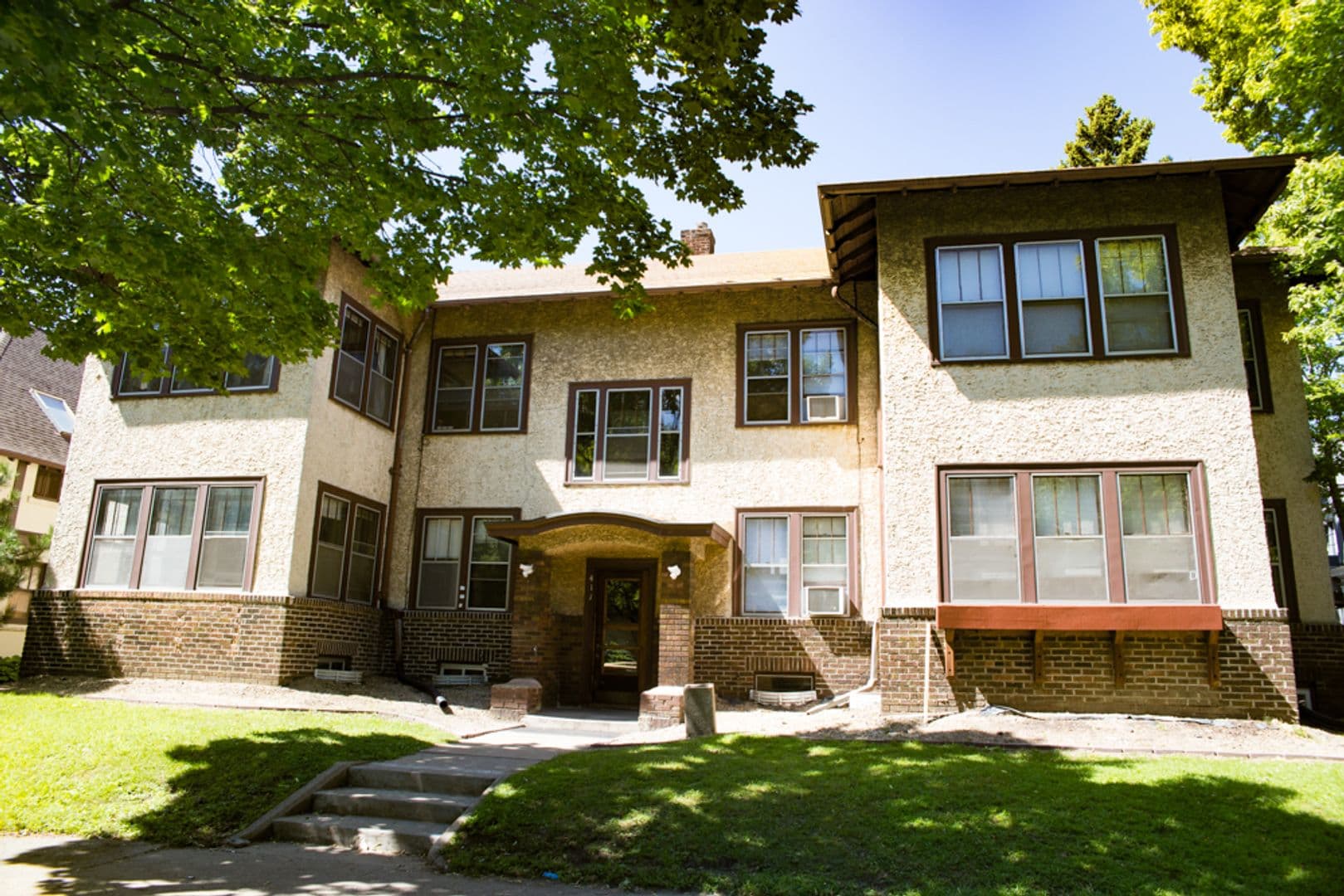 Minnneapolis Apartment: 417 11th Ave SE