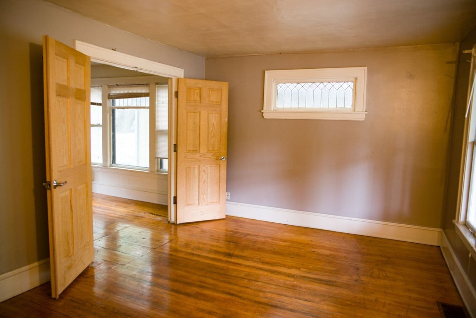 Minneapolis Apartment: 1054 24th Ave SE