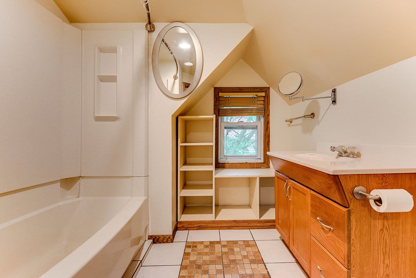 St. Paul Apartment: 293 Wilder St