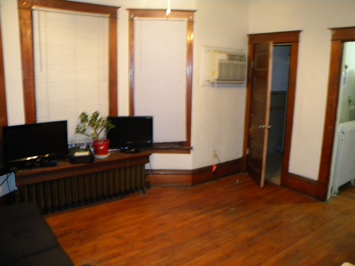 Minneapolis Apartment: 1099 15th Ave SE