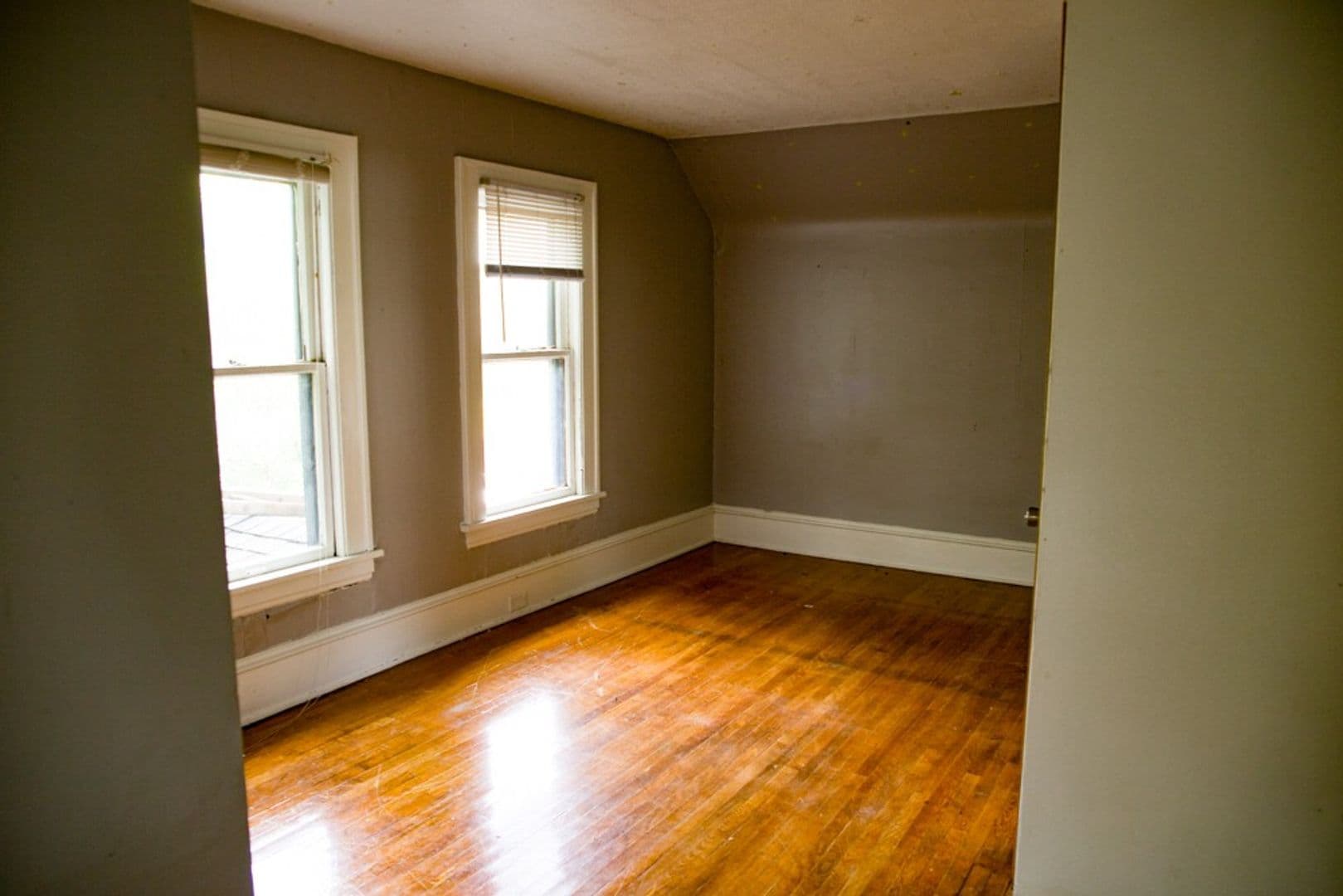 Minneapolis Apartment: 1054 24th Ave SE