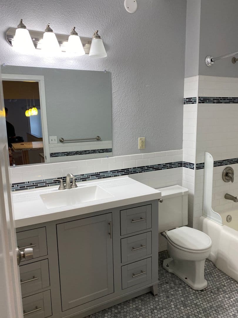 Minneapolis Apartment: 1212 Como Ave SE
