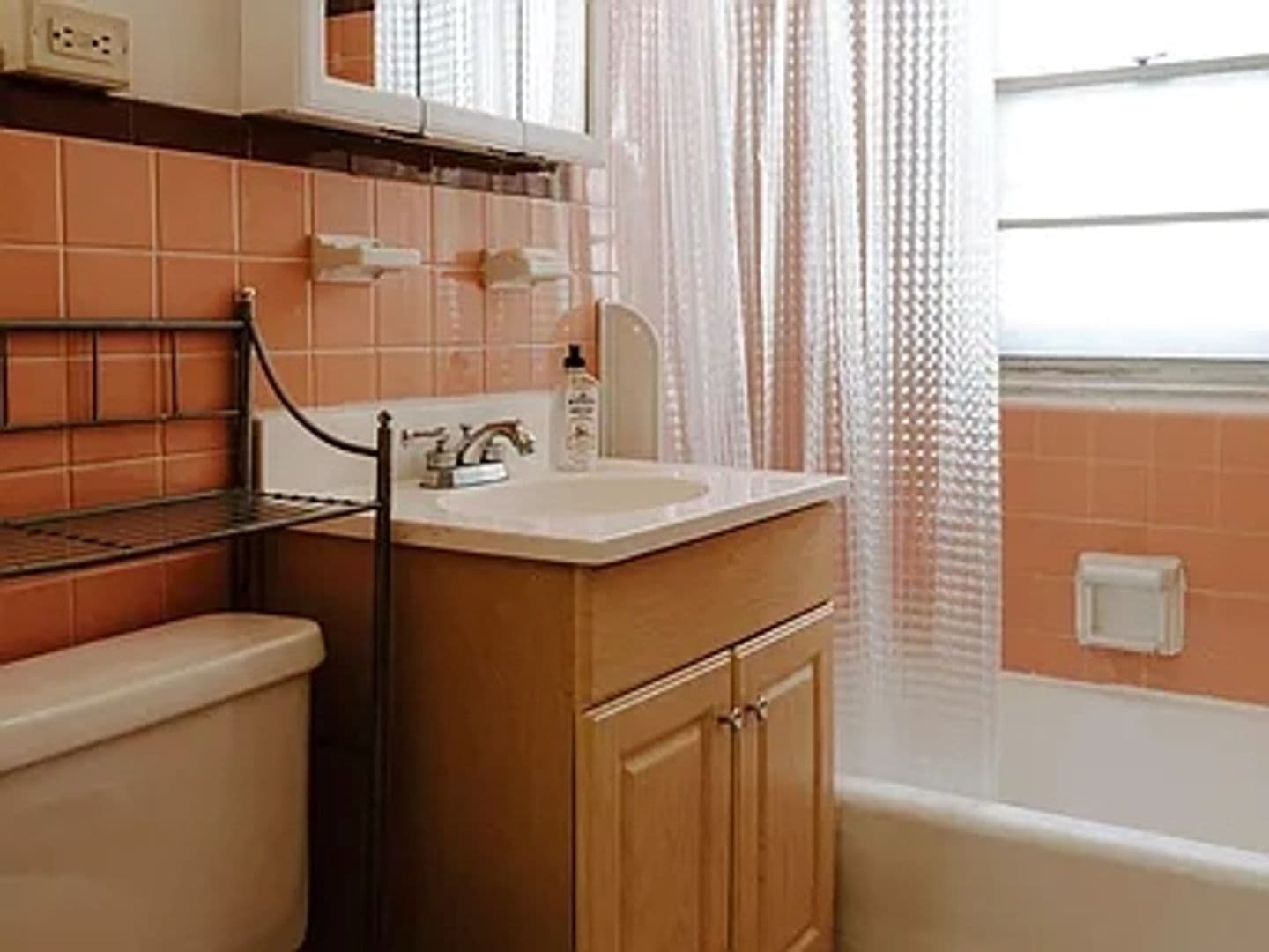 Minneapolis Apartment: 318 8th Ave SE